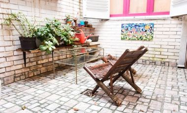 Casa en venta Azcuénaga y Tucumán
