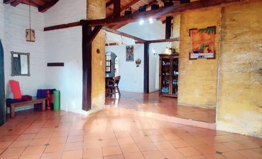 VENDO CASA ESQUINERA EN IBARRA AV EL RETORNO 490 m2