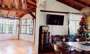 VENDO CASA ESQUINERA EN IBARRA AV EL RETORNO 490 m2