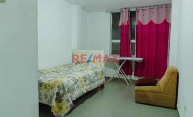 Venta Casa 3 Pisos Con Cochera En Urb. Soliluz