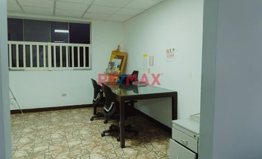 Venta Casa 3 Pisos Con Cochera En Urb. Soliluz