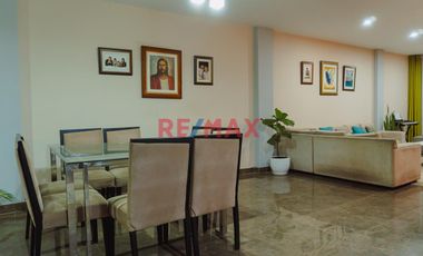 Venta Casa 3 Pisos Con Cochera En Urb. Soliluz