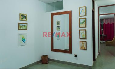 Venta Casa 3 Pisos Con Cochera En Urb. Soliluz