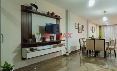 Venta Casa 3 Pisos Con Cochera En Urb. Soliluz