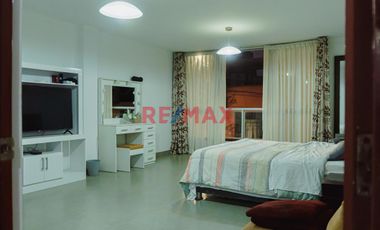 Venta Casa 3 Pisos Con Cochera En Urb. Soliluz