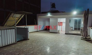 Venta Casa 3 Pisos Con Cochera En Urb. Soliluz