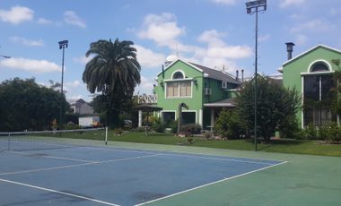 Imponente lote de 3400 m2 con importantes mejoras