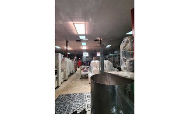 SE VENDE EDIFICIO DE PLANTA COMERCIAL