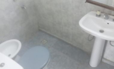 PH PLANTA BAJA FRENTE CON COCINA COMEDOR, AGUA CALIENTE POR TERMOTANQUE, BAÑO CON DUCHA Y BIDET Y 1 HABITACIÓN.