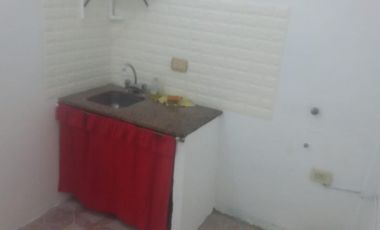 PH PLANTA BAJA FRENTE CON COCINA COMEDOR, AGUA CALIENTE POR TERMOTANQUE, BAÑO CON DUCHA Y BIDET Y 1 HABITACIÓN.