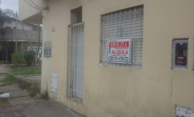 PH PLANTA BAJA FRENTE CON COCINA COMEDOR, AGUA CALIENTE POR TERMOTANQUE, BAÑO CON DUCHA Y BIDET Y 1 HABITACIÓN.