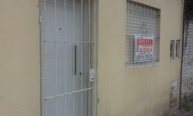 PH PLANTA BAJA FRENTE CON COCINA COMEDOR, AGUA CALIENTE POR TERMOTANQUE, BAÑO CON DUCHA Y BIDET Y 1 HABITACIÓN.