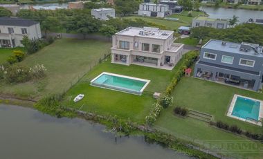 Espectacular casa a la venta Increibles vistas a Laguna central Islas PG