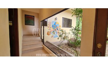 Oportunidad! Se vende Acogedora Casa en Altos del Maria