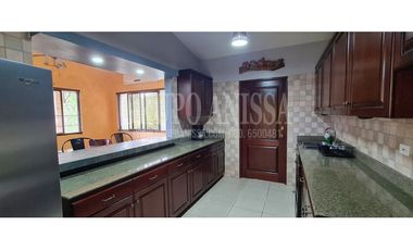 Oportunidad! Se vende Acogedora Casa en Altos del Maria