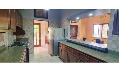 Oportunidad! Se vende Acogedora Casa en Altos del Maria