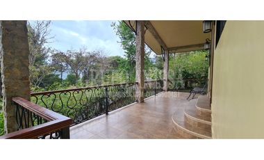 Oportunidad! Se vende Acogedora Casa en Altos del Maria