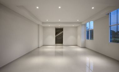 Rukan Roseville SIAP PAKAI Mewah Dengan Lift Lokasi Ramai