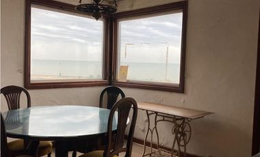 Residencia frente al Mar. Ideal uso comercial. U$S 450.000