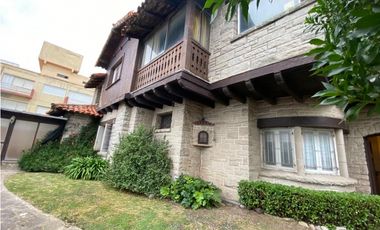 Residencia frente al Mar. Ideal uso comercial. U$S 450.000