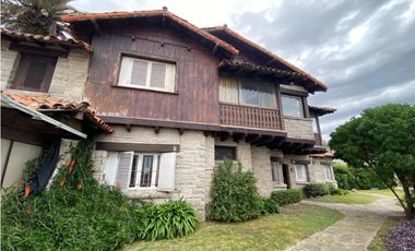 Residencia frente al Mar. Ideal uso comercial. U$S 450.000