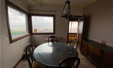 Residencia frente al Mar. Ideal uso comercial. U$S 450.000