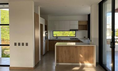 casa en venta en alfaguara. Cod V17104