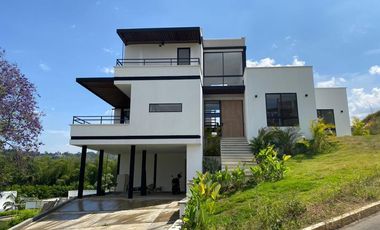 casa en venta en alfaguara. Cod V17104