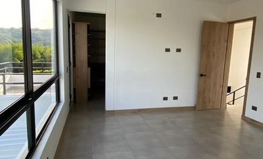 casa en venta en alfaguara. Cod V17104