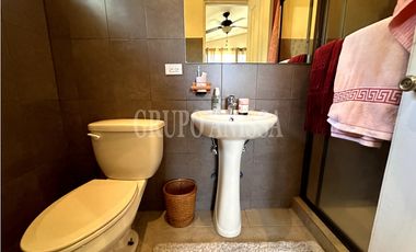 Se Vende Moderna e Impresionante Casa en Altos del Maria