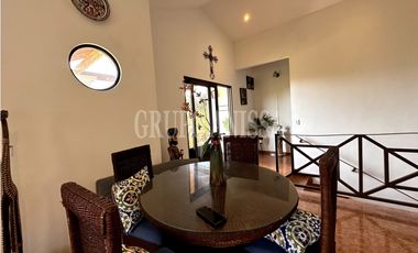 Se Vende Moderna e Impresionante Casa en Altos del Maria