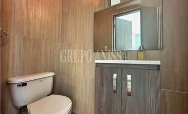 Se Vende Moderna e Impresionante Casa en Altos del Maria