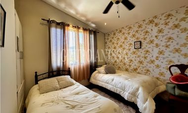 Se Vende Moderna e Impresionante Casa en Altos del Maria