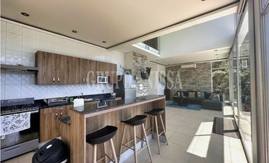 Se Vende Moderna e Impresionante Casa en Altos del Maria