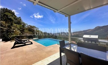 Se Vende Moderna e Impresionante Casa en Altos del Maria