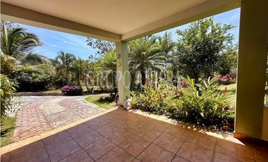 Se Vende Moderna e Impresionante Casa en Altos del Maria