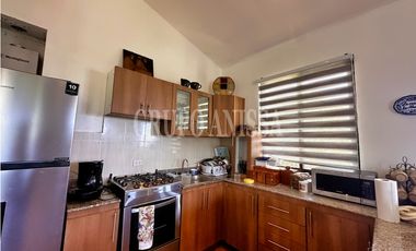 Se Vende Moderna e Impresionante Casa en Altos del Maria