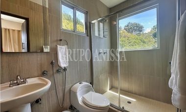 Se Vende Moderna e Impresionante Casa en Altos del Maria