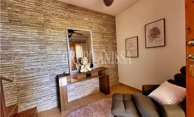 Se Vende Moderna e Impresionante Casa en Altos del Maria