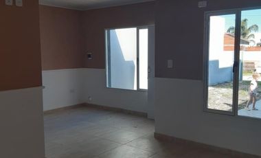 SE VENDE CASA A ESTRENAR DE 2 DORMITORIOS EN VILLA LIBERTADOR SAN MARTIN.
