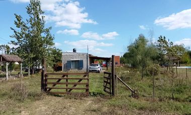Casa en Domselaar sobre amplio terreno. Excelente ubicación