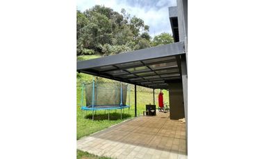 CASA CAMPESTRE MODERNA A LA VENTA EN ENVIGADO LOMA DEL ESCOBERO