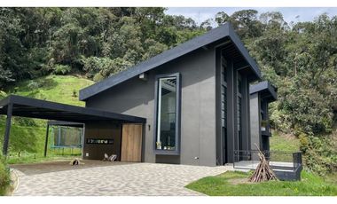 CASA CAMPESTRE MODERNA A LA VENTA EN ENVIGADO LOMA DEL ESCOBERO
