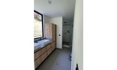 CASA CAMPESTRE MODERNA A LA VENTA EN ENVIGADO LOMA DEL ESCOBERO