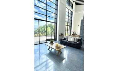 CASA CAMPESTRE MODERNA A LA VENTA EN ENVIGADO LOMA DEL ESCOBERO