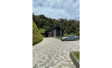 CASA CAMPESTRE MODERNA A LA VENTA EN ENVIGADO LOMA DEL ESCOBERO