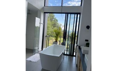 CASA CAMPESTRE MODERNA A LA VENTA EN ENVIGADO LOMA DEL ESCOBERO