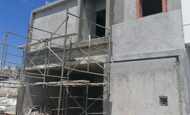 Casa nueva con recamara en planta baja en Fracc. Lomas de la Rioja