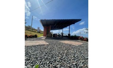 Chica Proyecto / Terreno y Casas