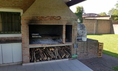 Hermosa Casa Quinta - Zona Céntrica Garin - 2 Cuadras Panamericana - Sobre Asfalto - Lote 1500 mts. - Pileta -